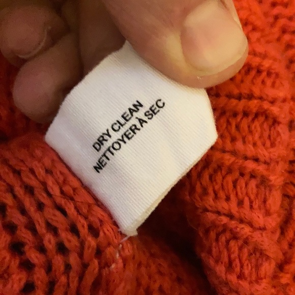 Guinevere Curved edge oversized sweater in Orange - Picture 9 of 10